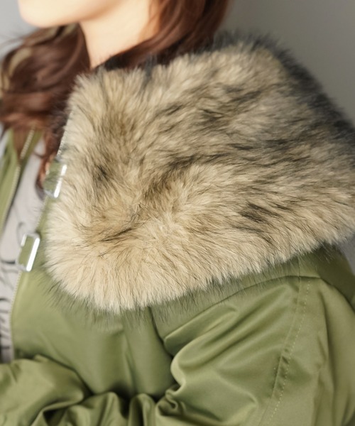 SPINNS（スピンズ）の「小顔見えバニティファーショートMA-1ブルゾン/MA-1/襟フェイクファー（ブルゾン・レディース・カーキ/ブラック・ONESIZE）」の18枚目の写真