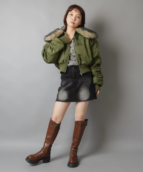 SPINNS（スピンズ）の「小顔見えバニティファーショートMA-1ブルゾン/MA-1/襟フェイクファー（ブルゾン・レディース・カーキ/ブラック・ONESIZE）」の10枚目の写真