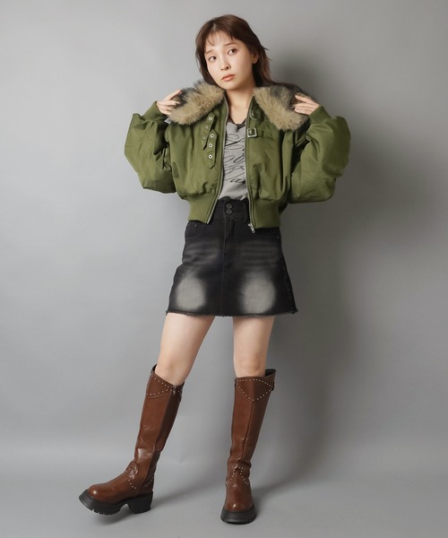SPINNS（スピンズ）の「小顔見えバニティファーショートMA-1ブルゾン/MA-1/襟フェイクファー（ブルゾン・レディース・カーキ/ブラック・ONESIZE）」の11枚目の写真