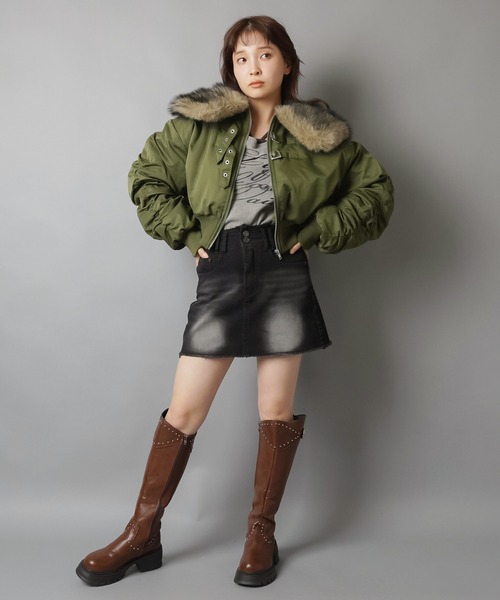 SPINNS（スピンズ）の「小顔見えバニティファーショートMA-1ブルゾン/MA-1/襟フェイクファー（ブルゾン・レディース・カーキ/ブラック・ONESIZE）」の12枚目の写真