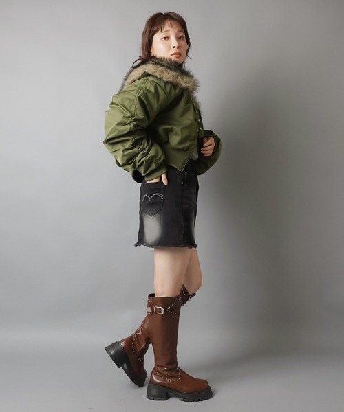 SPINNS（スピンズ）の「小顔見えバニティファーショートMA-1ブルゾン/MA-1/襟フェイクファー（ブルゾン・レディース・カーキ/ブラック・ONESIZE）」の15枚目の写真