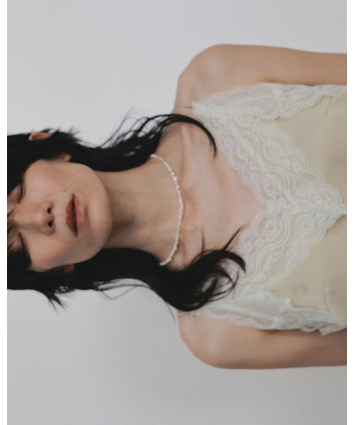 anuke(アンヌーク)の「Satin Lace Camisole(キャミソール・レディース・クリーム/ネイビー・FREE)」の3枚目の写真