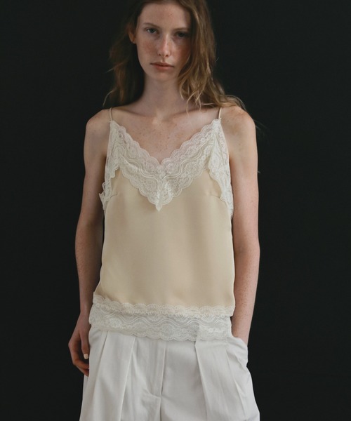 anuke(アンヌーク)の「Satin Lace Camisole(キャミソール・レディース・クリーム/ネイビー・FREE)」の4枚目の写真
