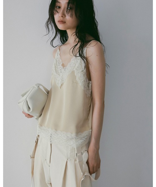 anuke(アンヌーク)の「Satin Lace Camisole(キャミソール・レディース・クリーム/ネイビー・FREE)」の9枚目の写真