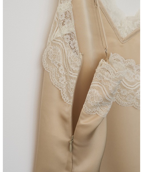 anuke(アンヌーク)の「Satin Lace Camisole(キャミソール・レディース・クリーム/ネイビー・FREE)」の16枚目の写真