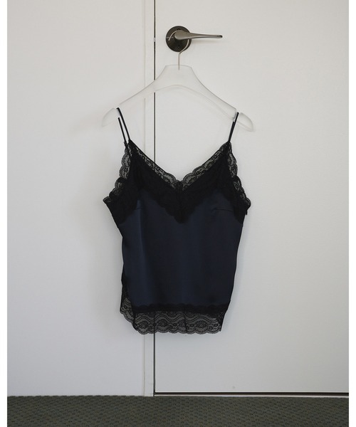 anuke(アンヌーク)の「Satin Lace Camisole(キャミソール・レディース・クリーム/ネイビー・FREE)」の17枚目の写真