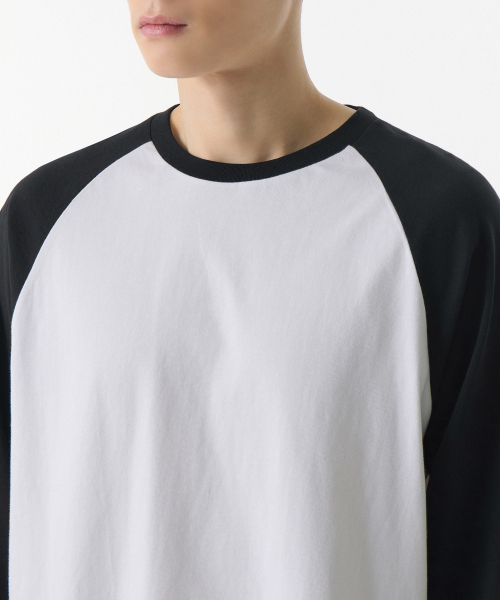MUSINSA STANDARD（ムシンサスタンダード）の「リラックスドリップカフスラグラン長袖Tシャツ[ホワイト/ブラック]（Tシャツ/カットソー・メンズ・その他・MEDIUM/LARGE/X-LARGE/XX-LARGE/SMALL/XXX-LARGE）」の3枚目の写真