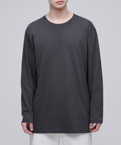 MUSINSA STANDARD(ムシンサスタンダード)の「レイヤードクルーネック長袖Tシャツ_通常丈【ダークグレー】(Tシャツ/カットソー・メンズ・その他・SMALL/X-SMALL)」の1枚目の写真