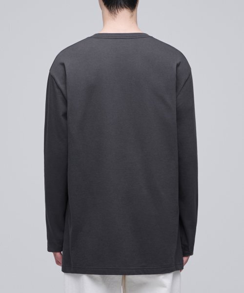 MUSINSA STANDARD(ムシンサスタンダード)の「レイヤードクルーネック長袖Tシャツ_通常丈【ダークグレー】(Tシャツ/カットソー・メンズ・その他・SMALL/X-SMALL)」の4枚目の写真