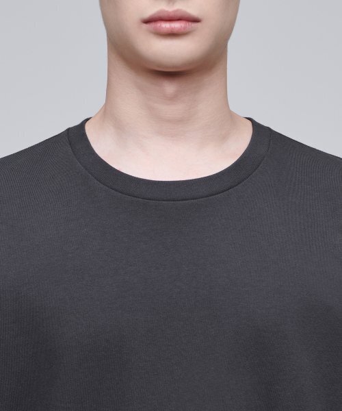 MUSINSA STANDARD(ムシンサスタンダード)の「レイヤードクルーネック長袖Tシャツ_通常丈【ダークグレー】(Tシャツ/カットソー・メンズ・その他・SMALL/X-SMALL)」の5枚目の写真