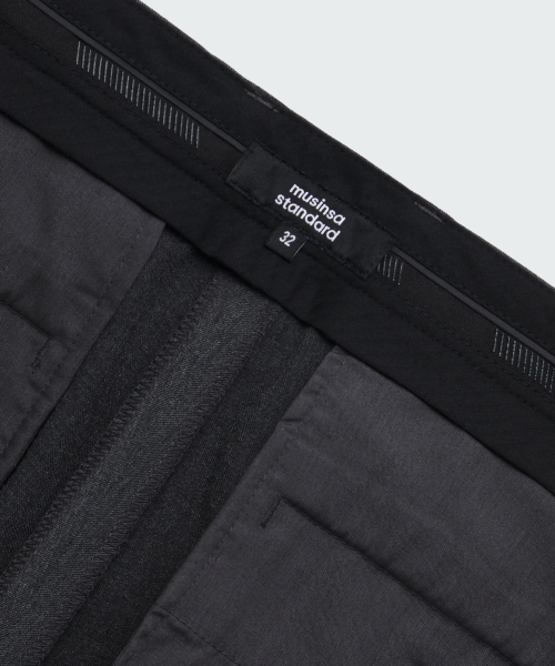 MUSINSA STANDARD（ムシンサスタンダード）の「テーパードヒドゥンバンディングクロップドスラックス[チャコールグレー]（スラックス・メンズ・その他・30/31/26/27/28/29/40/38/36/34/33/32/42）」の4枚目の写真
