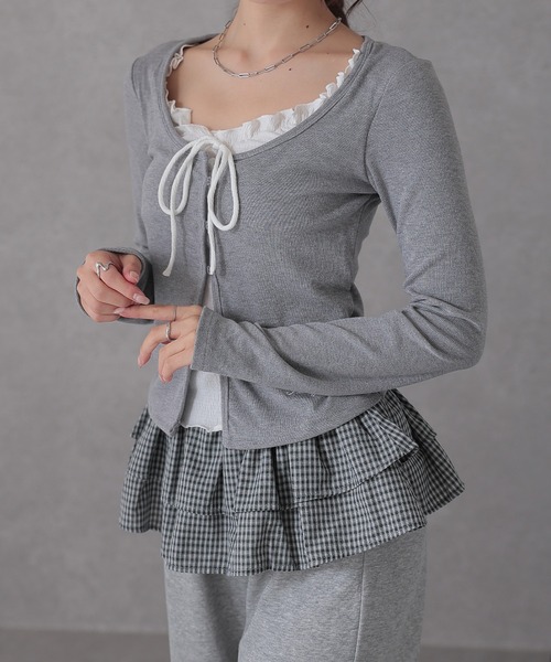 Lace Ladies（レースレディース）の「リボン フリル ロゴ刺繍 ドッキング トップス（Tシャツ/カットソー・レディース・ブルー/ライトグレー/ネイビー/ダークグレー・FREE）」の2枚目の写真