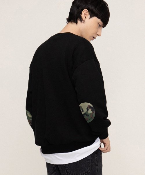 GRAVER（グレーバー）の「[UNISEX]エルボーカモドットスマイルマンツーマン_ブラック（スウェット・レディース・ブラック・LARGE/MEDIUM/SMALL）」の2枚目の写真