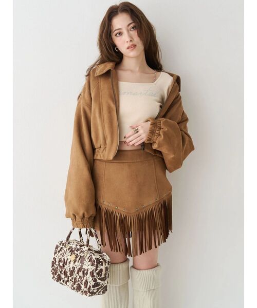 EVRIS(エヴリス)の「フェイクスウェードボリュームショートブルゾン【セットアップ着用可能】(ブルゾン・レディース・ブラック/ブラウン・FREE)」の6枚目の写真