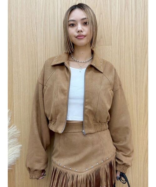 EVRIS(エヴリス)の「フェイクスウェードボリュームショートブルゾン【セットアップ着用可能】(ブルゾン・レディース・ブラック/ブラウン・FREE)」の4枚目の写真
