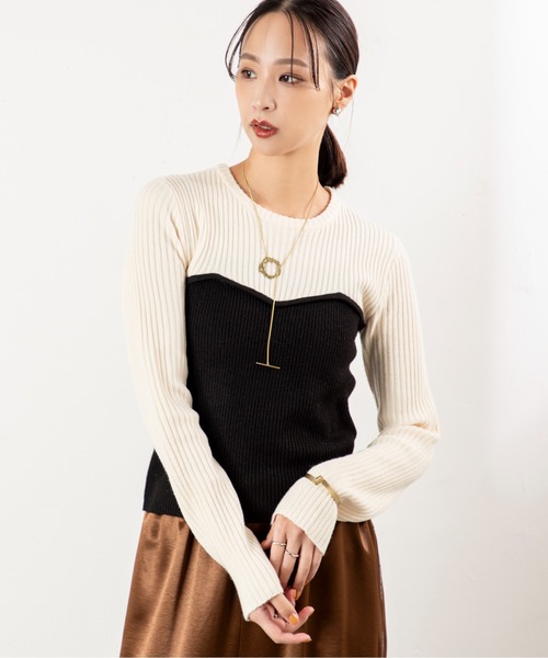 MILLION CARATS（ミリオンカラッツ）の「【伸びやかリブ＆レイヤード見えで即こなれ】縦リブの細見えと配色ビスチェ風デザインが今っぽい大人カジュアル！オンオフどちらも着回せて、体型カバーと女っぽさを両立する優秀ニット（ニット/セーター・レディース・グレー/ブラウン/オフホワイト・FREE）」の4枚目の写真