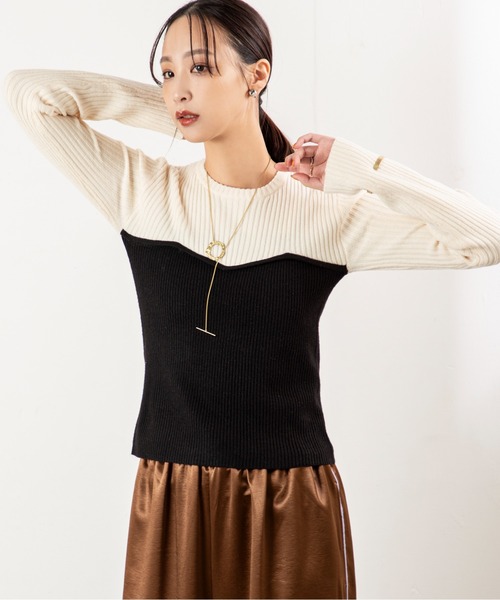 MILLION CARATS（ミリオンカラッツ）の「【伸びやかリブ＆レイヤード見えで即こなれ】縦リブの細見えと配色ビスチェ風デザインが今っぽい大人カジュアル！オンオフどちらも着回せて、体型カバーと女っぽさを両立する優秀ニット（ニット/セーター・レディース・グレー/ブラウン/オフホワイト・FREE）」の5枚目の写真