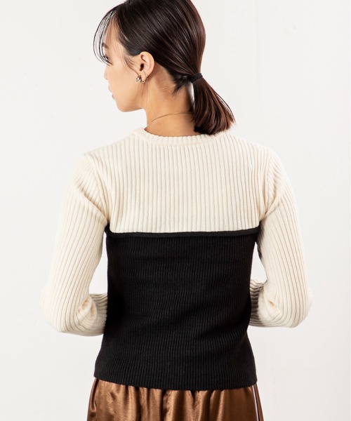 MILLION CARATS（ミリオンカラッツ）の「【伸びやかリブ＆レイヤード見えで即こなれ】縦リブの細見えと配色ビスチェ風デザインが今っぽい大人カジュアル！オンオフどちらも着回せて、体型カバーと女っぽさを両立する優秀ニット（ニット/セーター・レディース・グレー/ブラウン/オフホワイト・FREE）」の7枚目の写真