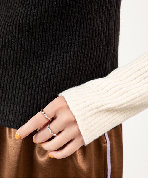 MILLION CARATS（ミリオンカラッツ）の「【伸びやかリブ＆レイヤード見えで即こなれ】縦リブの細見えと配色ビスチェ風デザインが今っぽい大人カジュアル！オンオフどちらも着回せて、体型カバーと女っぽさを両立する優秀ニット（ニット/セーター・レディース・グレー/ブラウン/オフホワイト・FREE）」の20枚目の写真