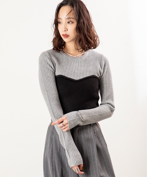 MILLION CARATS（ミリオンカラッツ）の「【伸びやかリブ＆レイヤード見えで即こなれ】縦リブの細見えと配色ビスチェ風デザインが今っぽい大人カジュアル！オンオフどちらも着回せて、体型カバーと女っぽさを両立する優秀ニット（ニット/セーター・レディース・グレー/ブラウン/オフホワイト・FREE）」の22枚目の写真