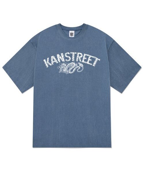 KAN6312(カン6312)の「KTPN0170 レタリングドラゴンピグメント半袖Tシャツ - ブルー(Tシャツ/カットソー・メンズ・その他・MEDIUM/LARGE/X-LARGE)」の1枚目の写真