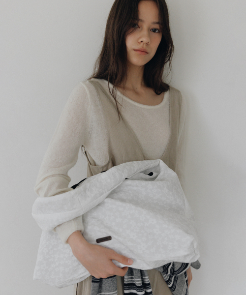 ANDNEEDS（アンドニーズ）の「Camilla reversible hobo bag (white)（ショルダーバッグ・レディース・その他・FREE）」の2枚目の写真