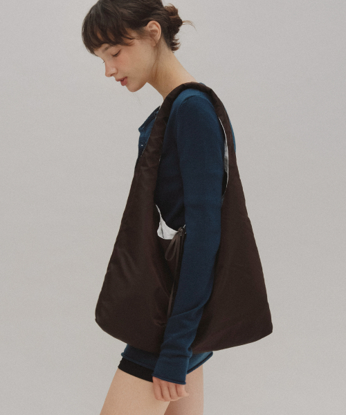 ANDNEEDS（アンドニーズ）の「Camilla reversible hobo bag (white)（ショルダーバッグ・レディース・その他・FREE）」の4枚目の写真