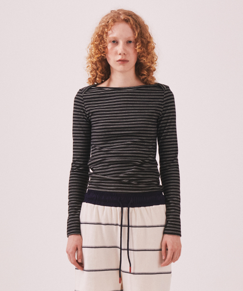 MENASOO(ミナス)の「Brushed Striped Boatneck Long T Shirt_Black(Tシャツ/カットソー・レディース・ブラック・F)」の11枚目の写真