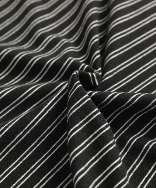 MENASOO(ミナス)の「Brushed Striped Boatneck Long T Shirt_Black(Tシャツ/カットソー・レディース・ブラック・F)」の4枚目の写真