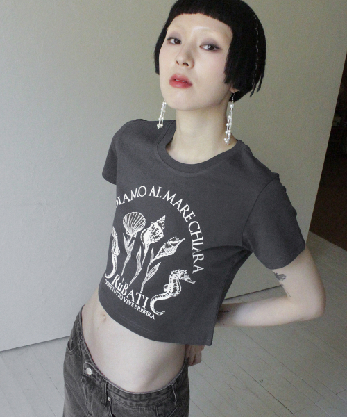 RUBATI(ルバティ)の「シェルフラワークロップTシャツ_チャコール(Tシャツ/カットソー・レディース・その他・size2/size1)」の1枚目の写真