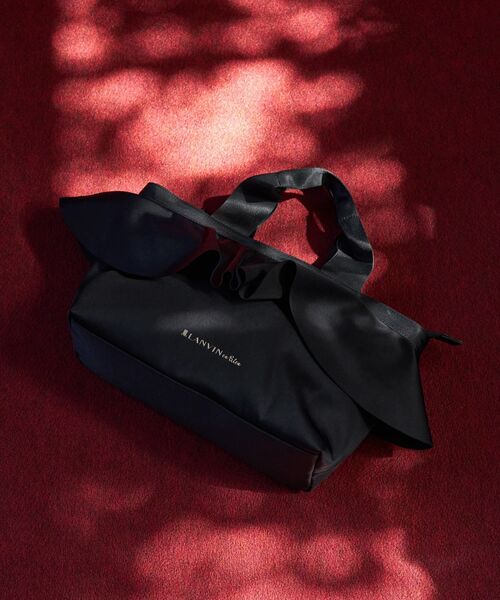 LANVIN en Bleu(ランバンオンブルー)の「ラッフルフリルトートバッグ(トートバッグ・レディース・ブラック/チャコールグレー/オフホワイト・FREE)」の2枚目の写真
