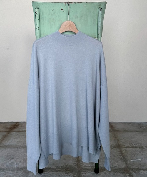 Doux archives（ドゥアルシーヴ）の「ハイネックサイドスリットニットプルオーバー（ニット/セーター・レディース・オフホワイト/シルバーグレー/イエロー・FREE）」の2枚目の写真