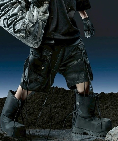 RICH(リッチ)の「【RICH】Cargo Wide Short Pants / 【リッチ】コーティングカーゴハーフパンツ(デニムパンツ・メンズ・ブラック・02/01)」の1枚目の写真