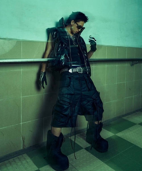 RICH(リッチ)の「【RICH】Cargo Wide Short Pants / 【リッチ】コーティングカーゴハーフパンツ(デニムパンツ・メンズ・ブラック・02/01)」の3枚目の写真