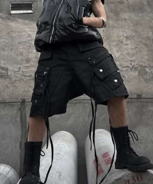 RICH(リッチ)の「【RICH】Cargo Wide Short Pants / 【リッチ】コーティングカーゴハーフパンツ(デニムパンツ・メンズ・ブラック・02/01)」の6枚目の写真
