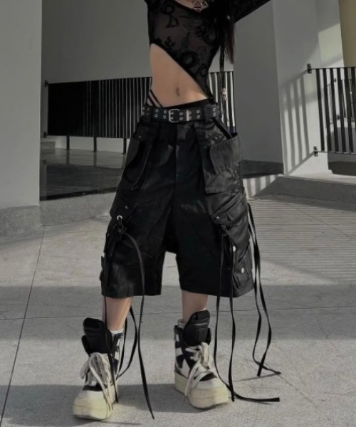 RICH(リッチ)の「【RICH】Cargo Wide Short Pants / 【リッチ】コーティングカーゴハーフパンツ(デニムパンツ・メンズ・ブラック・02/01)」の9枚目の写真