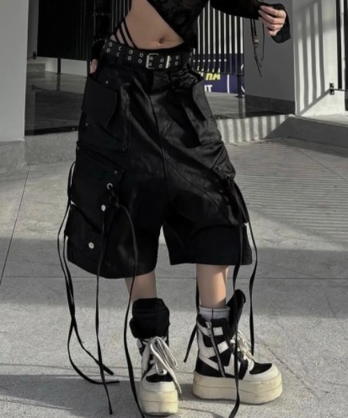 RICH(リッチ)の「【RICH】Cargo Wide Short Pants / 【リッチ】コーティングカーゴハーフパンツ(デニムパンツ・メンズ・ブラック・02/01)」の10枚目の写真