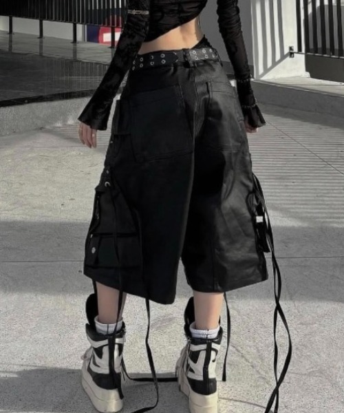 RICH(リッチ)の「【RICH】Cargo Wide Short Pants / 【リッチ】コーティングカーゴハーフパンツ(デニムパンツ・メンズ・ブラック・02/01)」の11枚目の写真