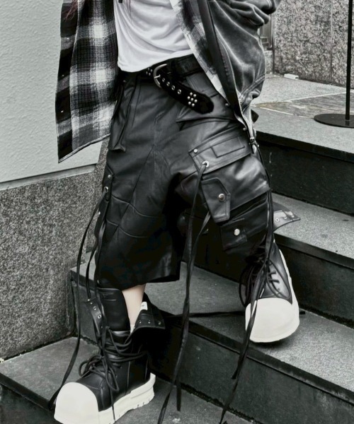 RICH(リッチ)の「【RICH】Cargo Wide Short Pants / 【リッチ】コーティングカーゴハーフパンツ(デニムパンツ・メンズ・ブラック・02/01)」の16枚目の写真