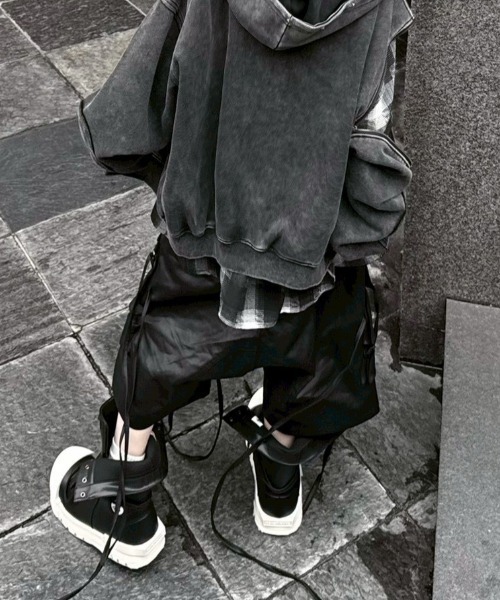 RICH(リッチ)の「【RICH】Cargo Wide Short Pants / 【リッチ】コーティングカーゴハーフパンツ(デニムパンツ・メンズ・ブラック・02/01)」の17枚目の写真