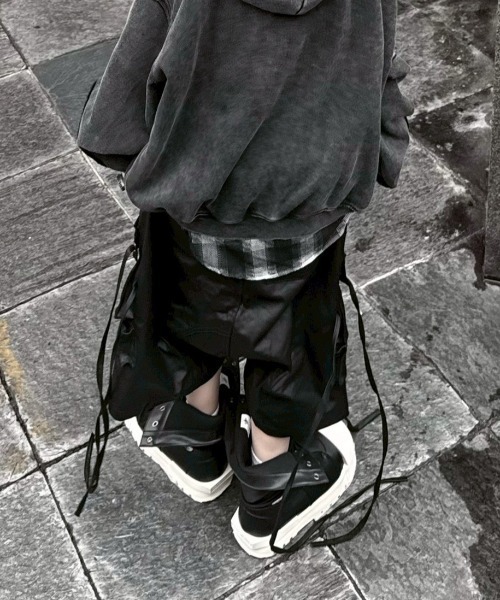 RICH(リッチ)の「【RICH】Cargo Wide Short Pants / 【リッチ】コーティングカーゴハーフパンツ(デニムパンツ・メンズ・ブラック・02/01)」の18枚目の写真