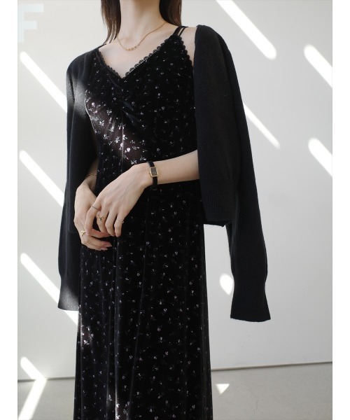 amel（エイメル）の「フラワーエンボスベルベットキャミドレス / ブラック（ワンピース・レディース・ブラック・FREE）」の2枚目の写真