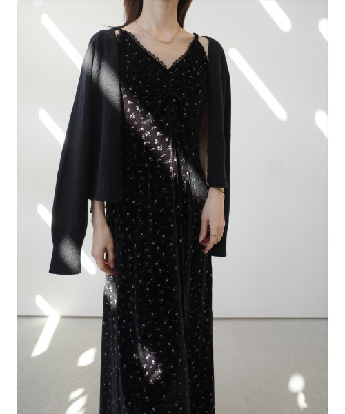 amel（エイメル）の「フラワーエンボスベルベットキャミドレス / ブラック（ワンピース・レディース・ブラック・FREE）」の5枚目の写真