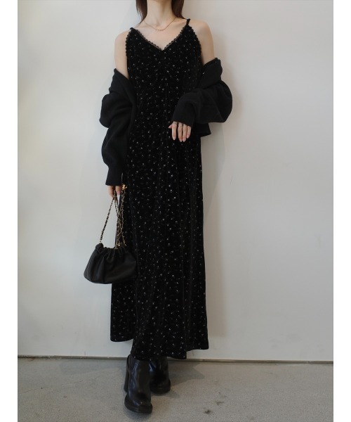 amel（エイメル）の「フラワーエンボスベルベットキャミドレス / ブラック（ワンピース・レディース・ブラック・FREE）」の8枚目の写真