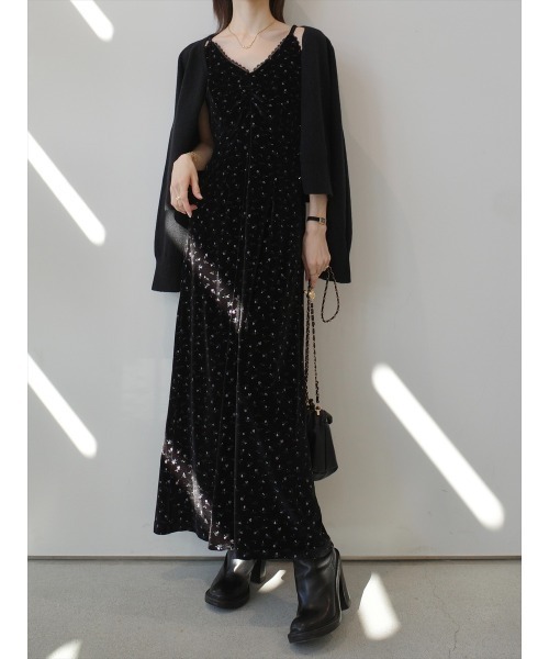 amel（エイメル）の「フラワーエンボスベルベットキャミドレス / ブラック（ワンピース・レディース・ブラック・FREE）」の11枚目の写真