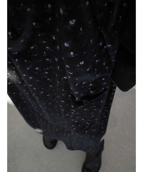 amel（エイメル）の「フラワーエンボスベルベットキャミドレス / ブラック（ワンピース・レディース・ブラック・FREE）」の16枚目の写真