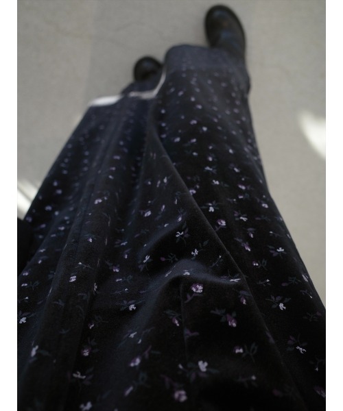 amel（エイメル）の「フラワーエンボスベルベットキャミドレス / ブラック（ワンピース・レディース・ブラック・FREE）」の17枚目の写真