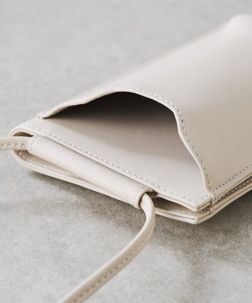 BEARDSLEY(ビアズリー)の「《本革》スマホショルダーBag(ショルダーバッグ・レディース・オフホワイト/ブラック・FREE)」の17枚目の写真