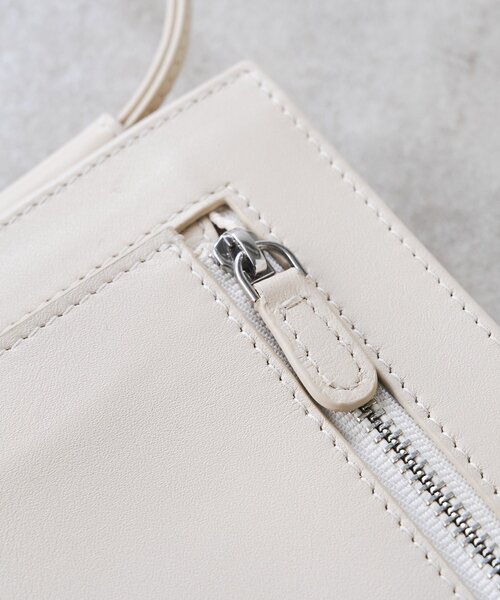 BEARDSLEY(ビアズリー)の「《本革》スマホショルダーBag(ショルダーバッグ・レディース・オフホワイト/ブラック・FREE)」の3枚目の写真