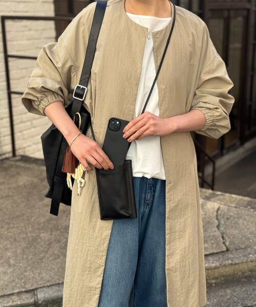 BEARDSLEY(ビアズリー)の「《本革》スマホショルダーBag(ショルダーバッグ・レディース・オフホワイト/ブラック・FREE)」の6枚目の写真